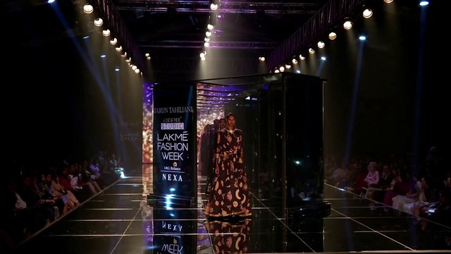 Kriti Sanon Walks The Ramp For Tarun Tahiliani At LFW Summer Resort 2018