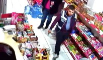 Polis yeleği giyip, marketten sigara ve para çaldılar