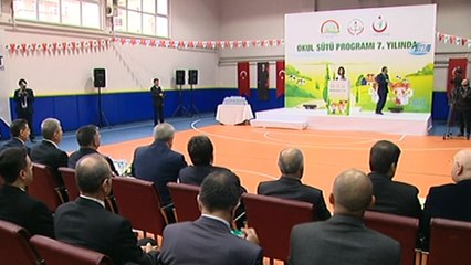 Bakan Demircan okulun ilk günü öğrencilerle bir araya geldi