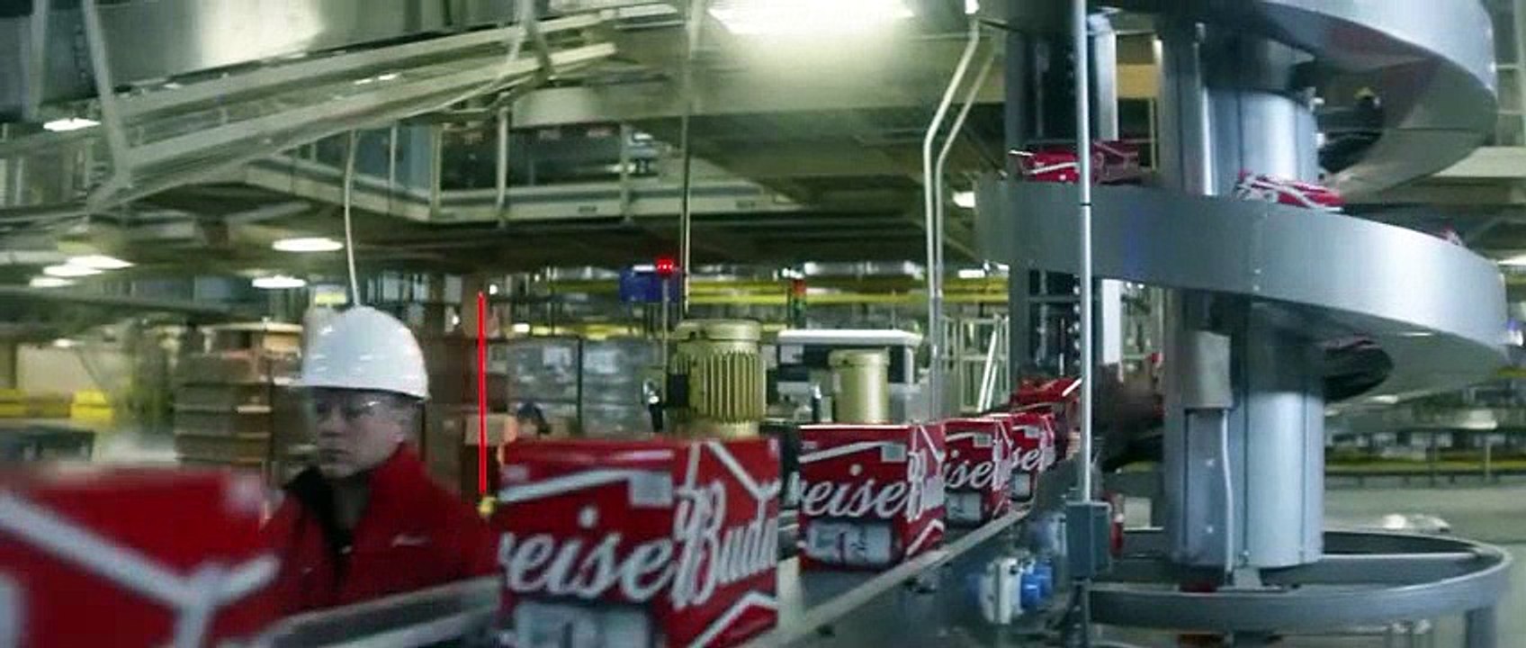 Budweiser produit de l'eau au lieu de bière pour les réfugiés de catastrophes - Publicité Super Bowl 2018 !