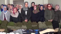 Elazığ Kadınlar, Afrin Operasyonuna Katılan Askerler İçin Yün Çorap, Bere, ve Eldiven Ördü