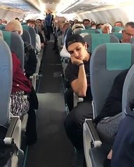 Découvrez, le passager un peu relou d'un avion