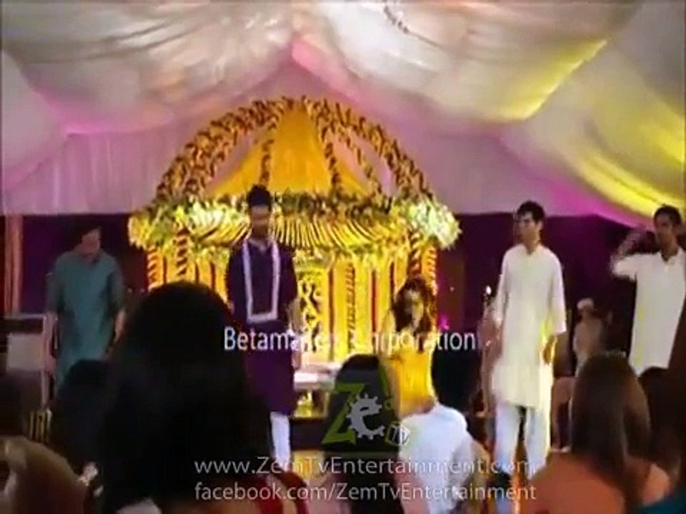 Atif Aslam Dancing on His Mehndi