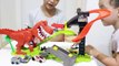 Hot Wheels Pista Ataque do Dinossauro Jurassic T-Rex Takedown Brinquedos Carrinhos Dino Attack