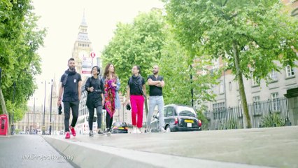 المصممون يرفهون عن نفسهم بعد إعلان إيلي صعب الأخير