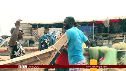 Un Ghanéen a conçu une bicyclette qui roule sur l'eau