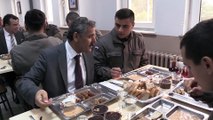 AK Parti Genel Başkan Yardımcısı Karaaslan, Mehmetçik ile yemek yedi - SAMSUN