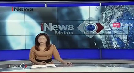 Banjir 2 Meter, Petugas Evakuasi Warga di Rawajati