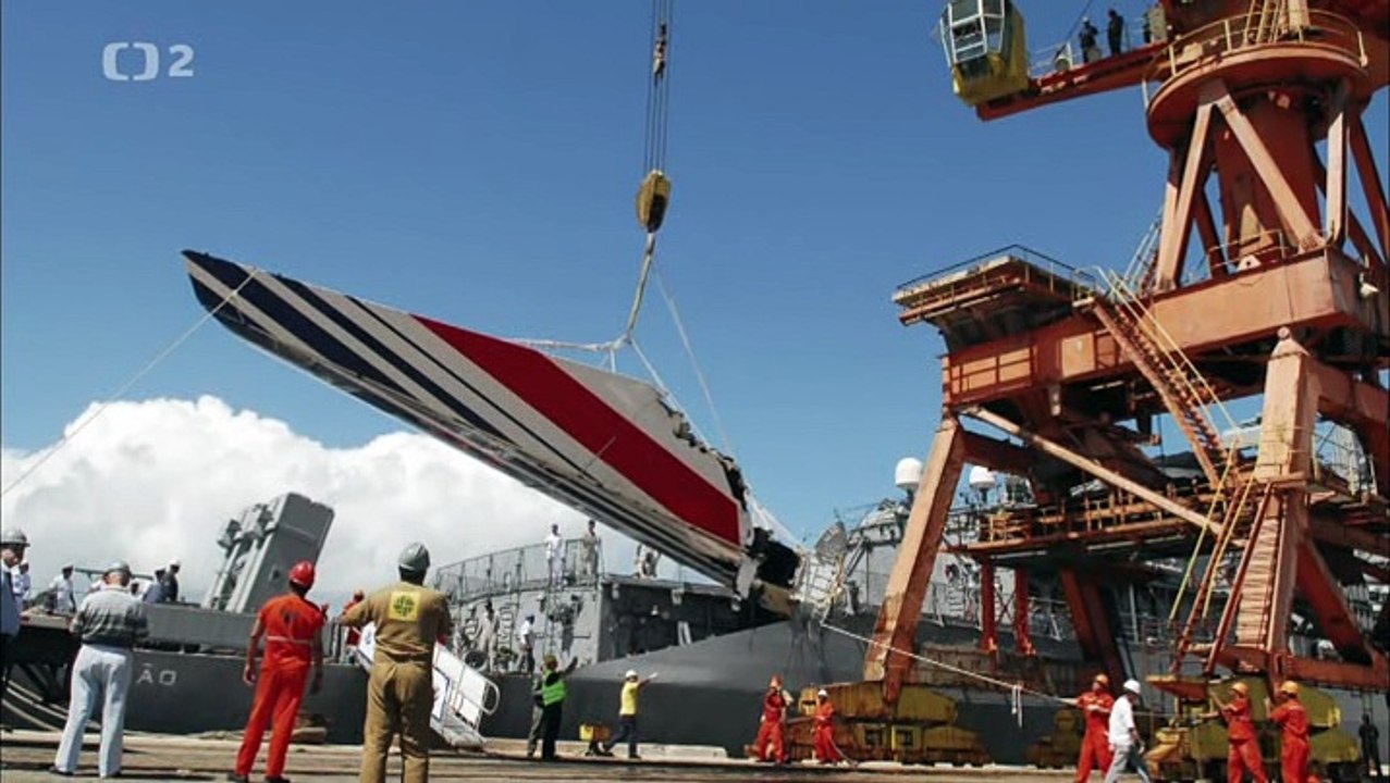 Proč letadla padají Kdo to letadlo řídí -dokument (www.Dokumenty.TV)