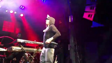 Eminem-Opening Live in NYC and place goes NUTS (Square Dance_Won’t Back Down_3am_W.T.P._Kill U)