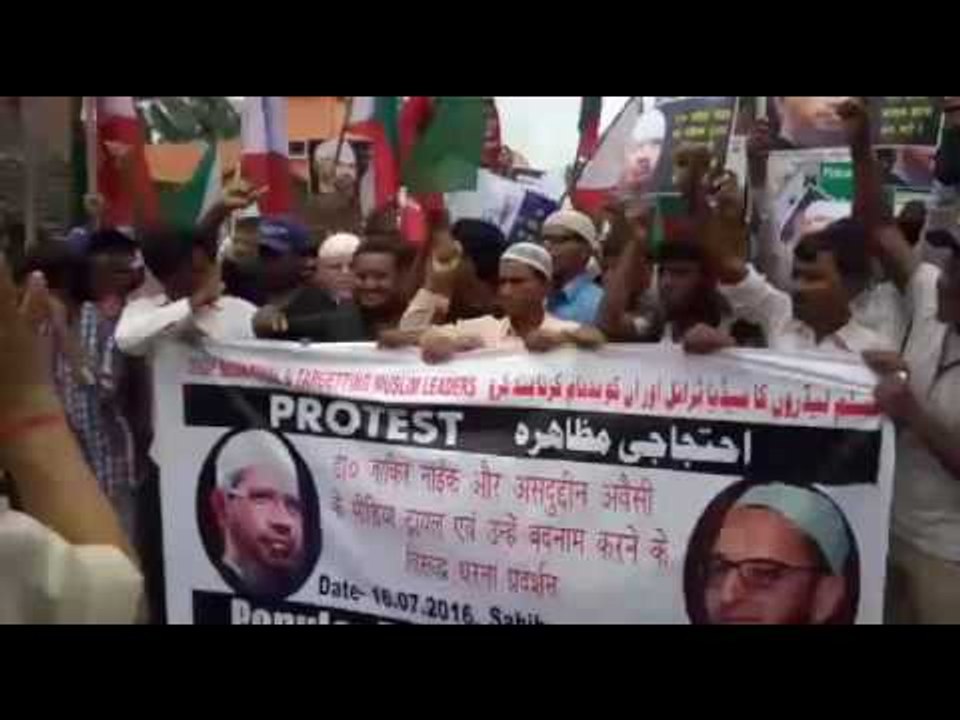 मीडिया के खिलाफ भी जाकिर समर्थकों ने जमकर की नारेबाजी