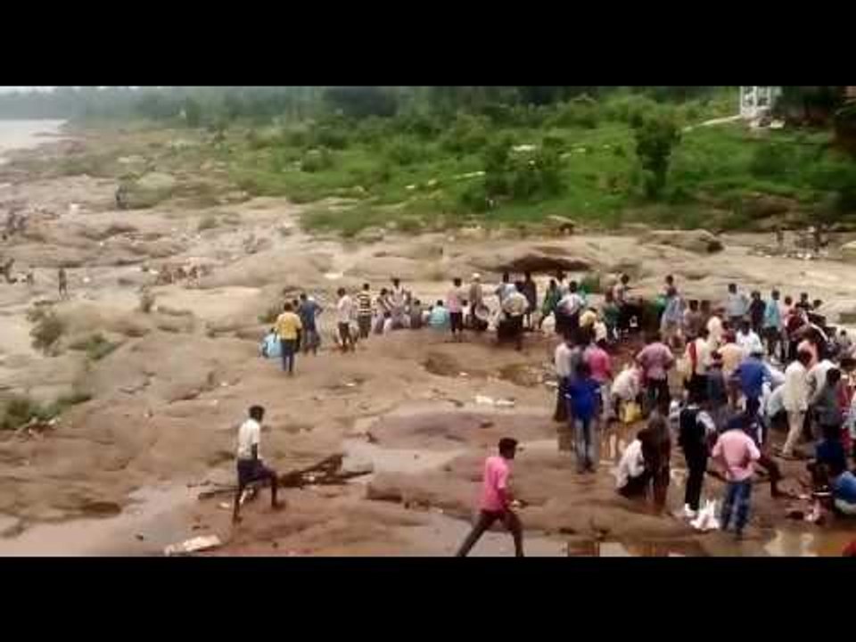 man shrouded in damoder river