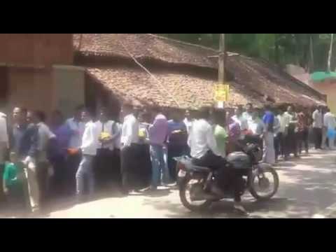 यहां मन्नत के लिए खंभों और पेड़ से लटकाए जाते हैं नारियल