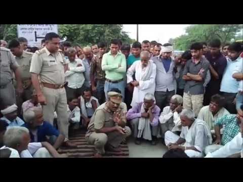 one died in an accident in mathura people block road