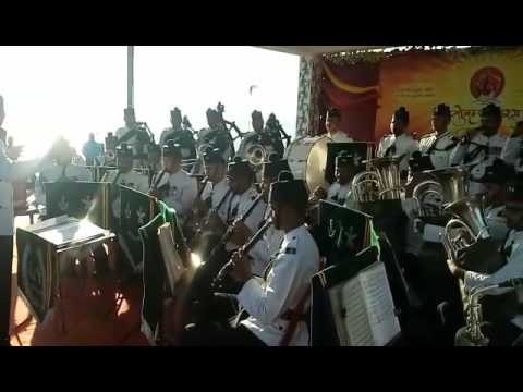 soldiers played patriotic tunes