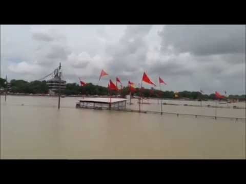 water level of ganga and yamuna river flow over danger mark