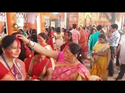 Farewell mother played by women played the tradition of vermilion