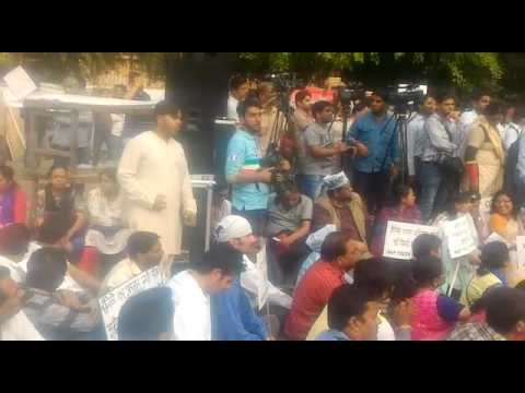 AAP leaders protest on jantar mantar against OROP suicide case