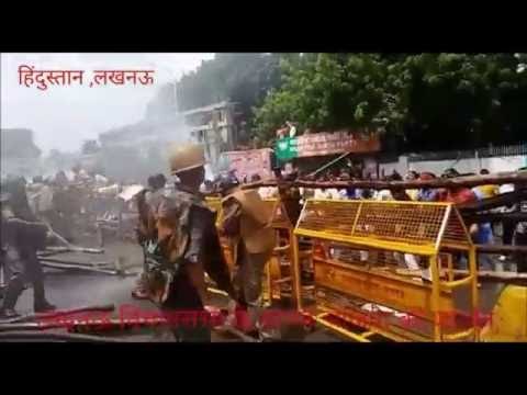 police lathicharge and fired rubber bullet on bjp protester in Lucknow