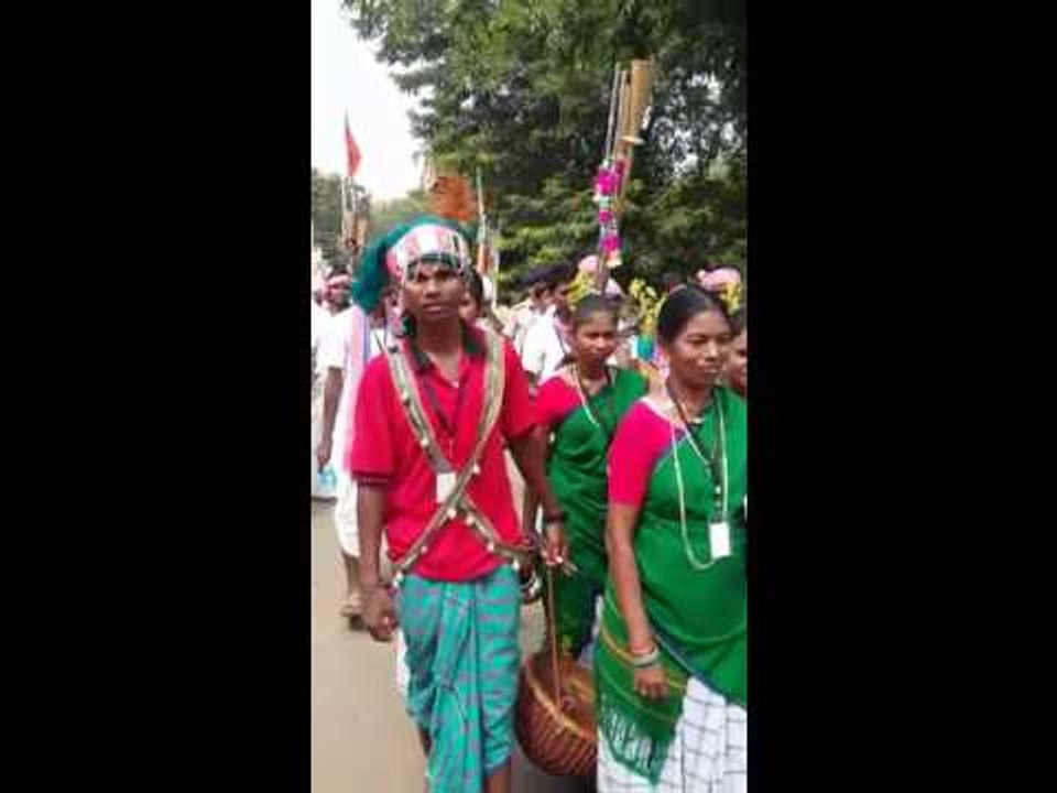 झारखंड: पीएम मोदी को सुनने के लिए भीड़ पहुंचने लगी है