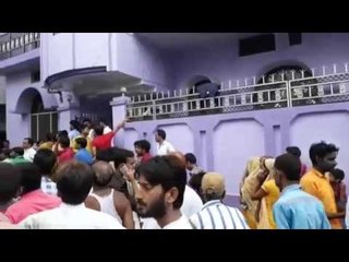 Download Video: उत्तर प्रदेश,बस्ती : फुल्‍की छानते वक्‍त लगी आग II Shopkeeper died due to fire in Basti  - Hindustan