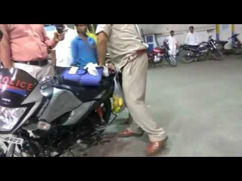 इलाहाबाद : शराबी दरोगा ने पेट्रोल पंप पर लहराई पिस्टल II sub inspecter suspended in indiscipline