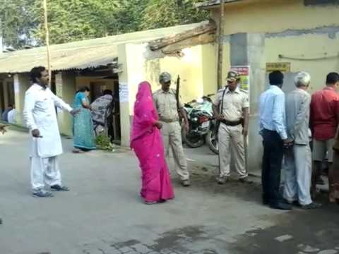 सासाराम में बराढी मॉडल बूथ न 49 पर 20 मिनट बाद शुरू हुआ मतदान।