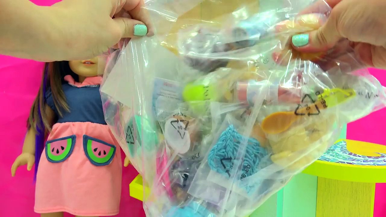 American Girl Doll Works At Big Fruit Stand Playset & Makes Food For Customers + Blind Bags