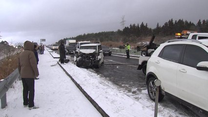 제주 이례적 한파 폭설...눈길 사고 속출 / YTN