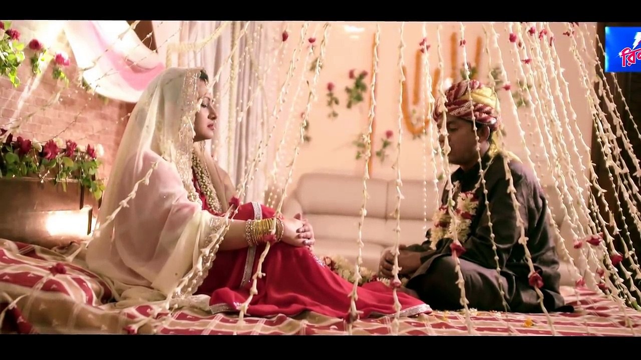 এমন বউ কয়জনের ভাগ্যে জোটে- দেখুন বাসর রাতে চঞ্চল চৌধুরীর সাথে কি করলো পুর্নিমা ! (ভিডিও) HD Video