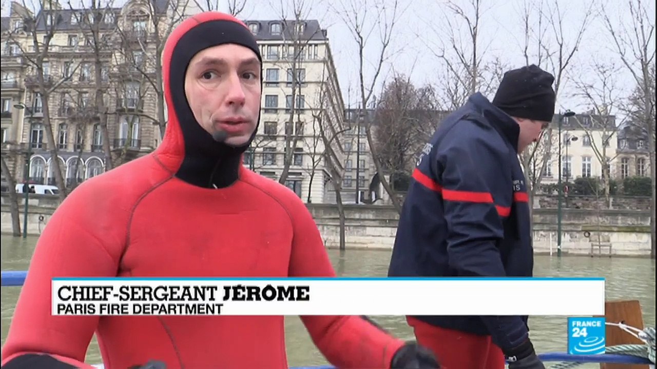 Seine fire brigade keeps Paris boats afloat