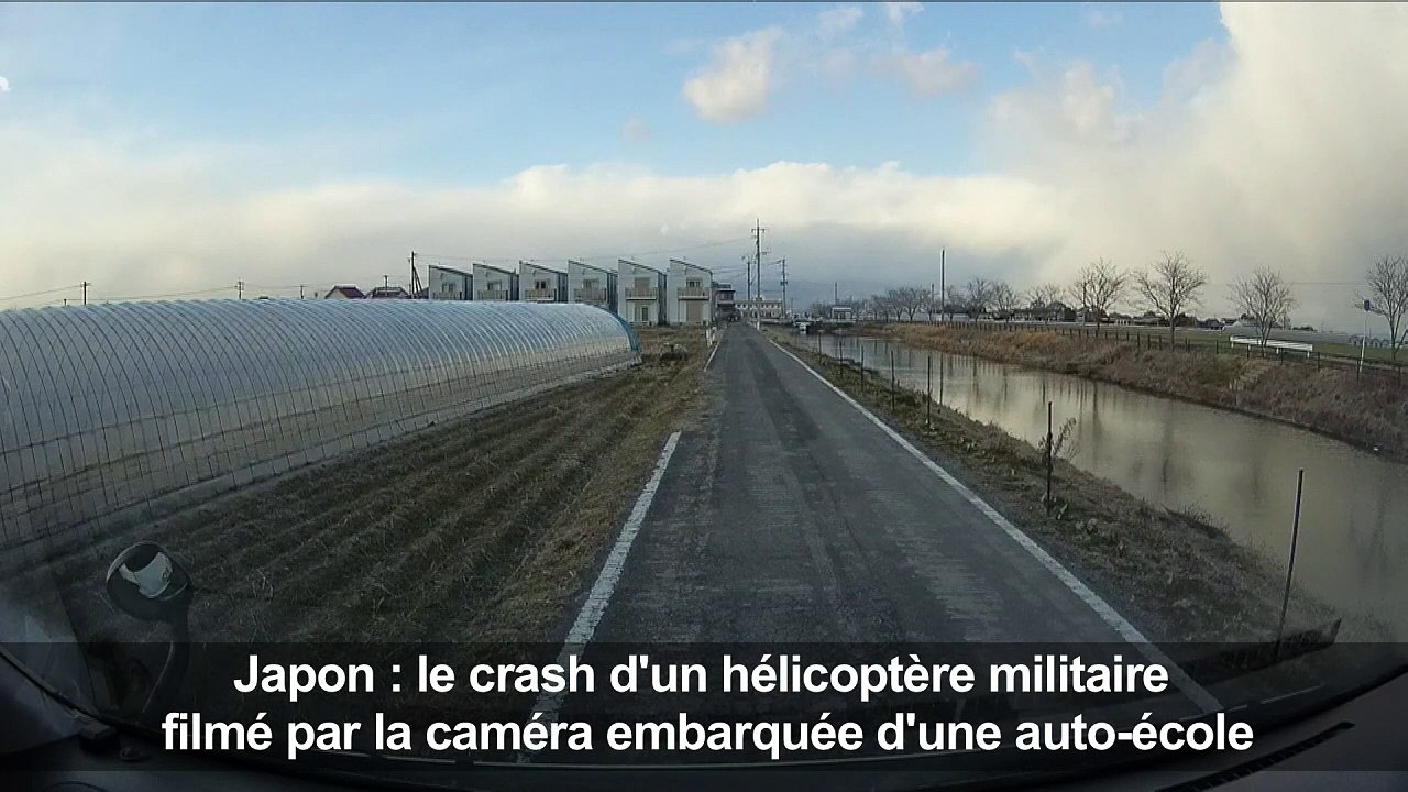 Images du crash d'un hélicoptère de l'armée au Japon