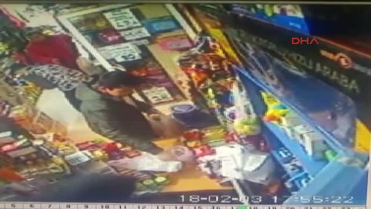 Liselilerin Oyun Kavgası Kanlı Bitti; Olay Anı Güvenlik Kamerasında