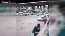Otomobille takip ettiği kadını taciz edip yerde sürükledi