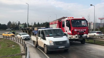 Kum yüklü tır devrildi - KOCAELİ