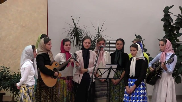 Grupul de surori ''Vicov de Jos'' - Mai e putin din noapte