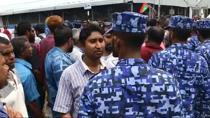 Maldives president declares emergency, arrests judges