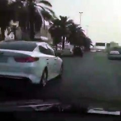 2 débiles en voiture dans un Road Rage