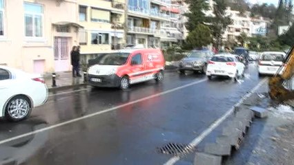 Bebek'te Su Borusu Patladı, Yolları Su Bastı