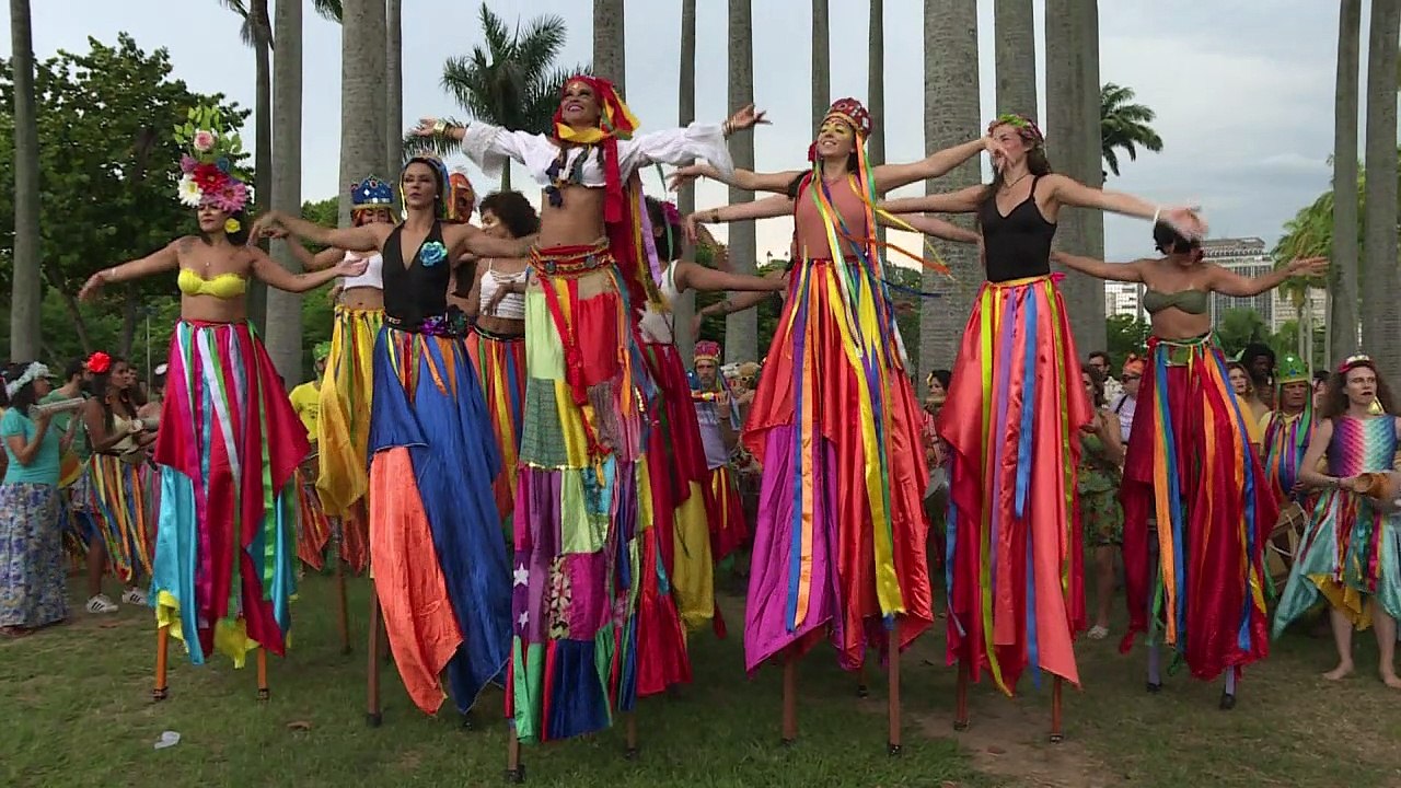 Samba, suor e bolso vazio