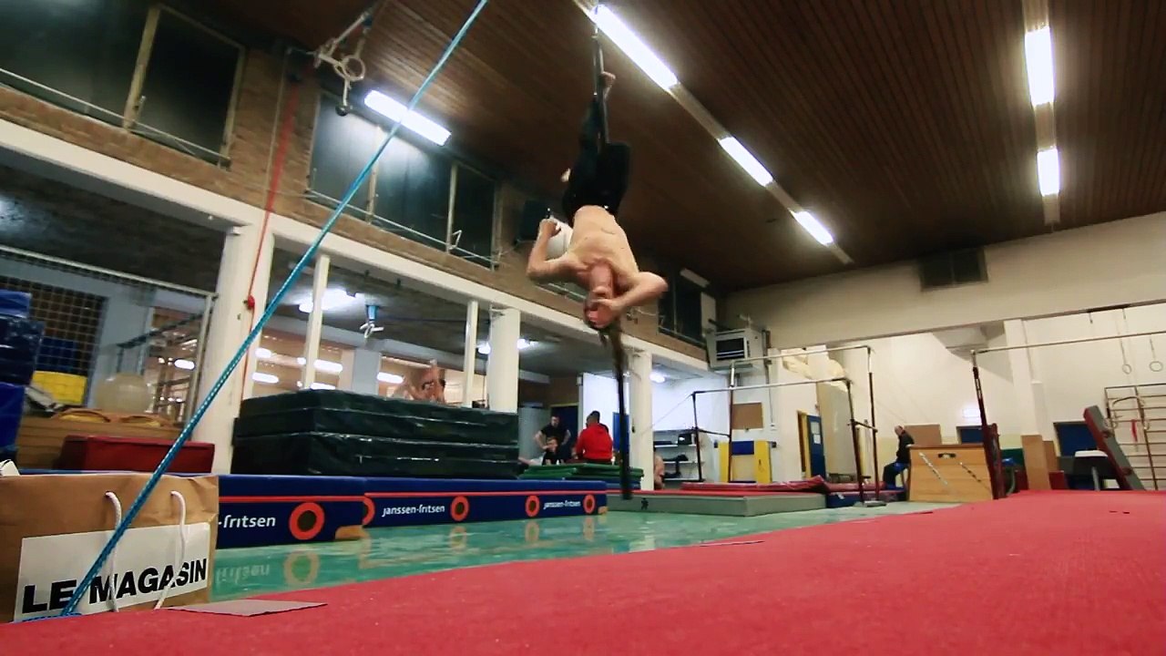 Meilleur danseur de Pole Dance !!! Mieux qu'en club !