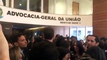Procuradores da AGU 'expulsam' Adams, o advogado da Dilma