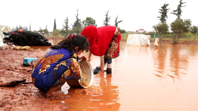 لعنة النزوح تلاحق السوريين الهاربين الى ادلب