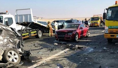 Sisten onlarca araç birbirine girdi