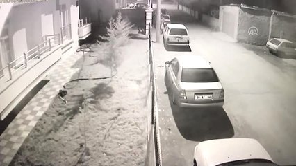 Otomobilden Hırsızlık Anı Güvenlik Kamerasında