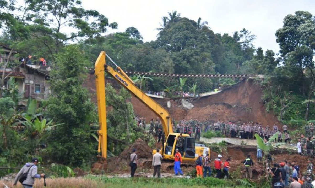 Gubernur Jabar Tetapkan Jabar Siaga 1 Banjir dan Longsor
