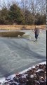 Donmuş Göle Düşen Köpeği Kurtaran Yüreği Güzel İnsan