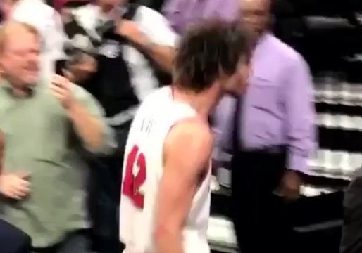 Chicago Bulls Center Robin Lopez Throws Chair at Wall After Getting Ejected for Technical Foul