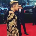 Justin attending the Met Gala 2015 - via chungalexa (May 4)