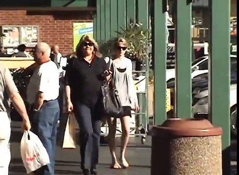 Taylor Swift Is All Smiles After CSI Appearance [2009]